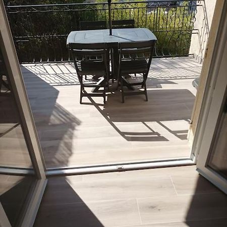 Studio Meuble Climatise Avec Terrasse Draguignan Luaran gambar