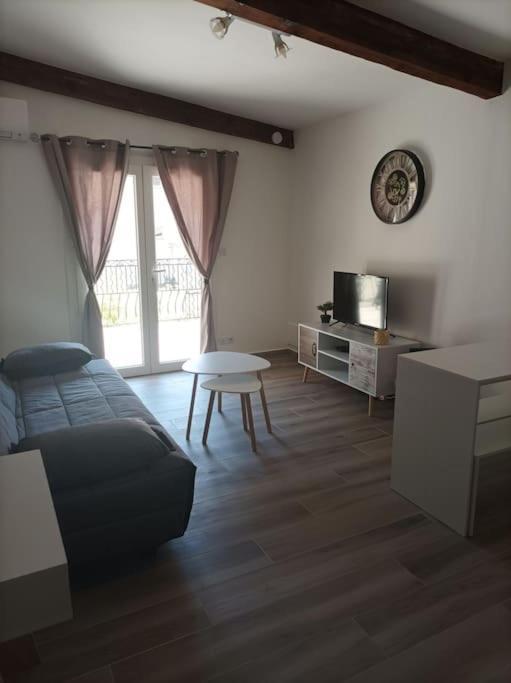 Studio Meuble Climatise Avec Terrasse Draguignan Luaran gambar