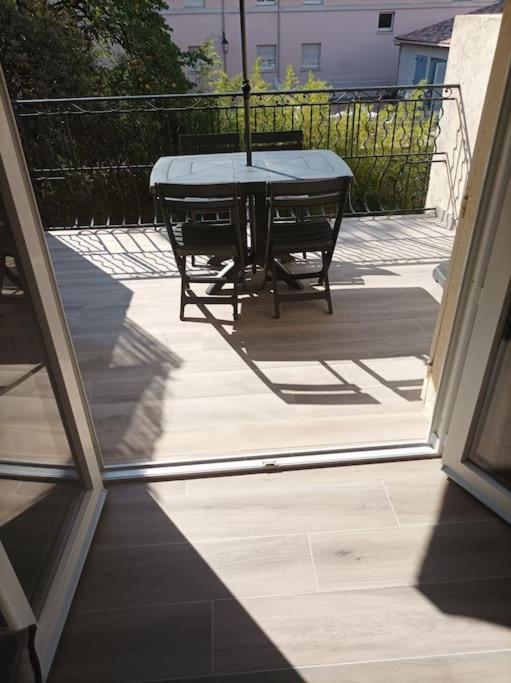 Studio Meuble Climatise Avec Terrasse Draguignan Luaran gambar